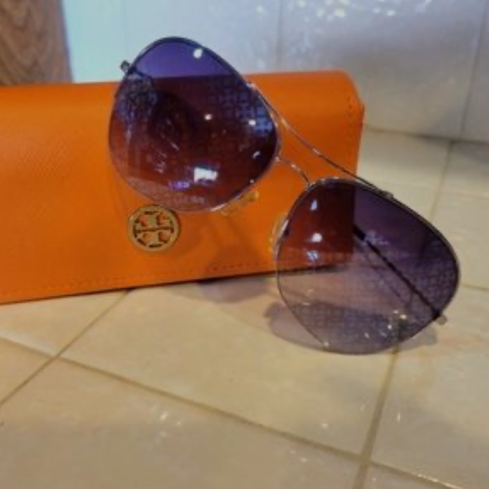 T monogram Tory Burch Sunglasses